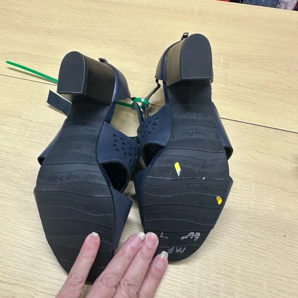 Easy Street Women’s Adara Navy Heeled Sandal Size 7.5 W NWOT - Picture 8 of 8